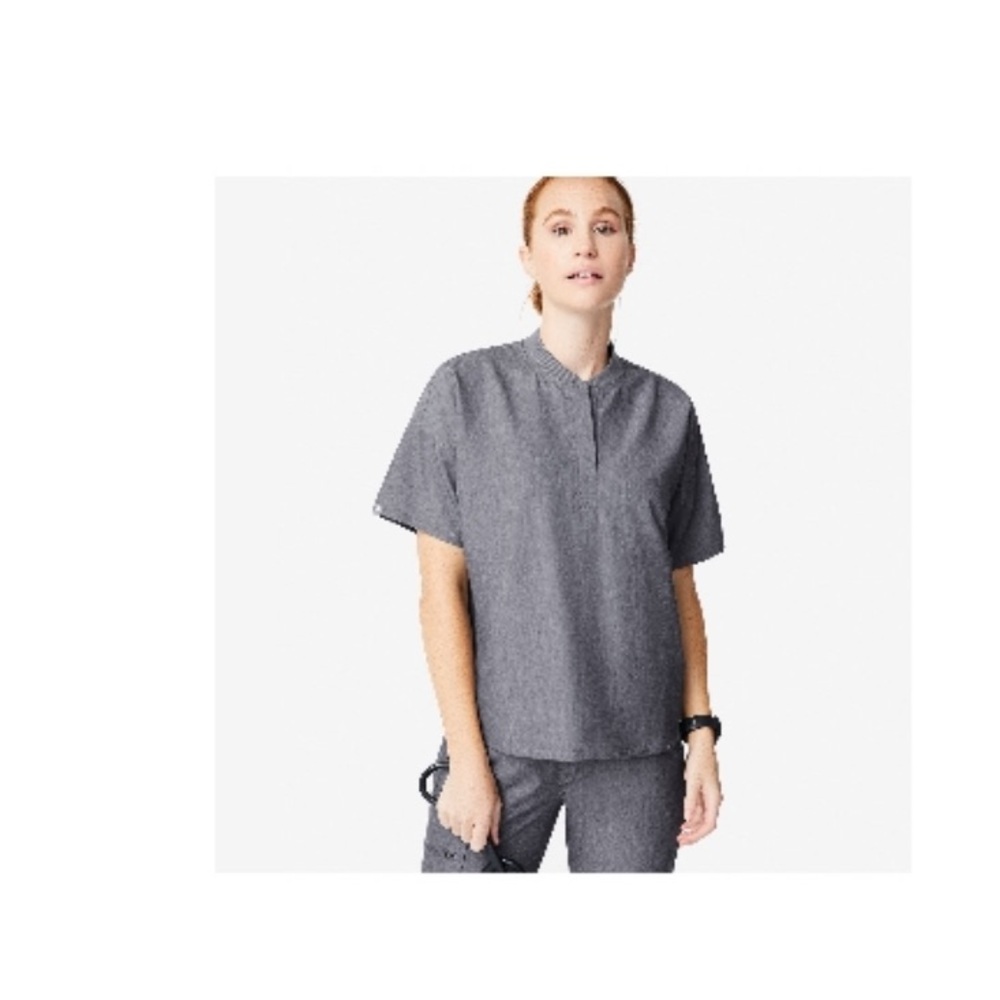 Figs Women Graphite Dahra - Henley Scrub Top in size small